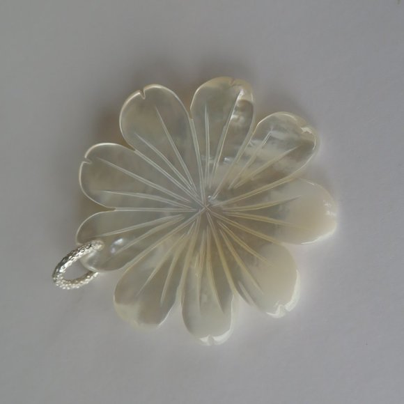 Gorgeous Carved Flower Natural Mother of Pearl Sterling Silver Pendant - Picture 15 of 16